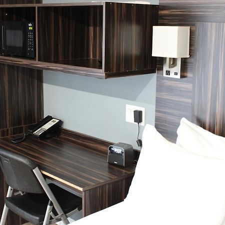 Olux Hotel-Motel-Suites Laval Zewnętrze zdjęcie